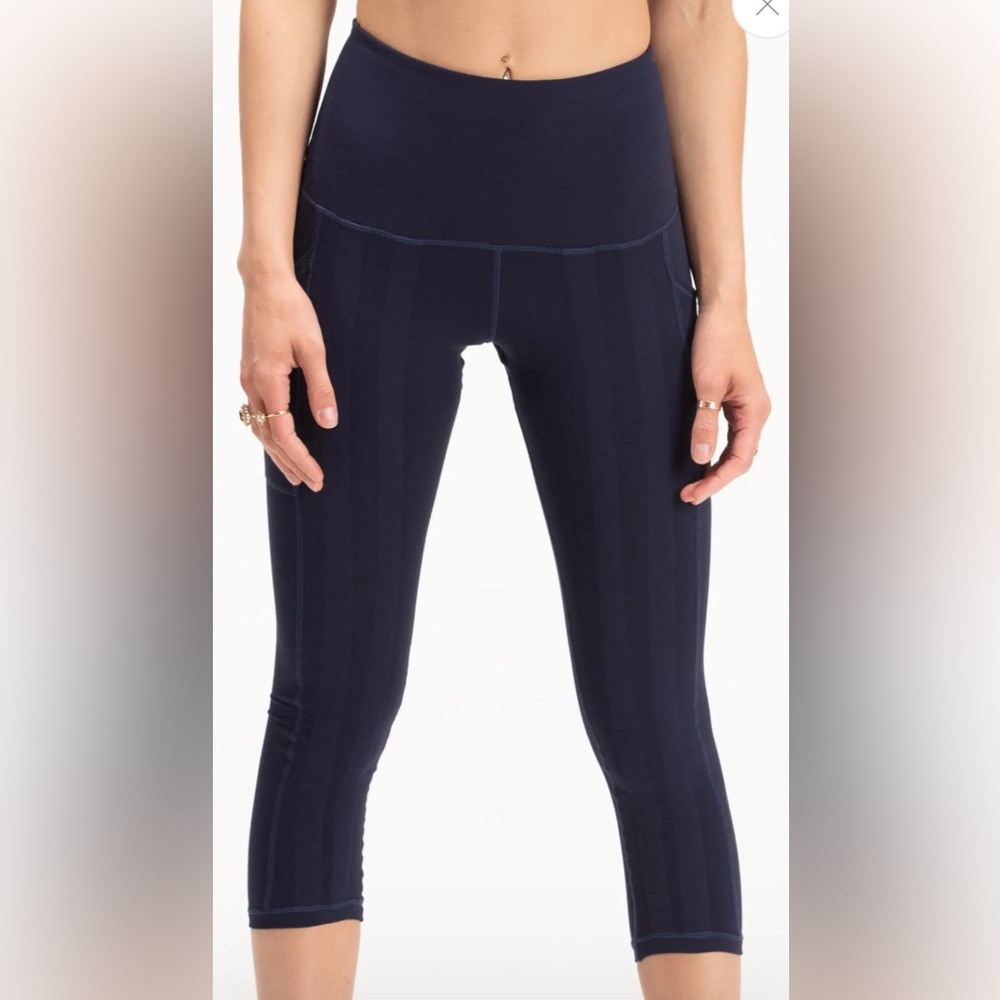 Sweetflexx Capris + Pockets Hi-Rise Resistance Leggings